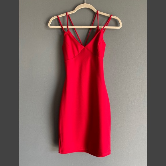 Red dress - Picture 2 of 2